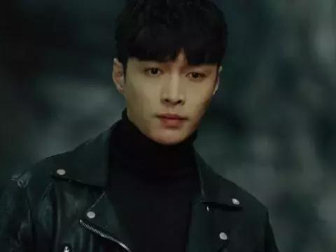 张艺兴主演电视剧，展现变化、自信与成就的力量之旅