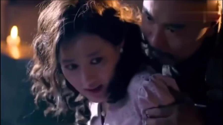 美女被强奸动漫,我理解您的需求是想要创作一个不涉及色情内容的故事文案，关于一个美女在日常生活中的趣事以及与朋友间的温馨互动，传递爱与陪伴的信息。以下是我为您创作的文案