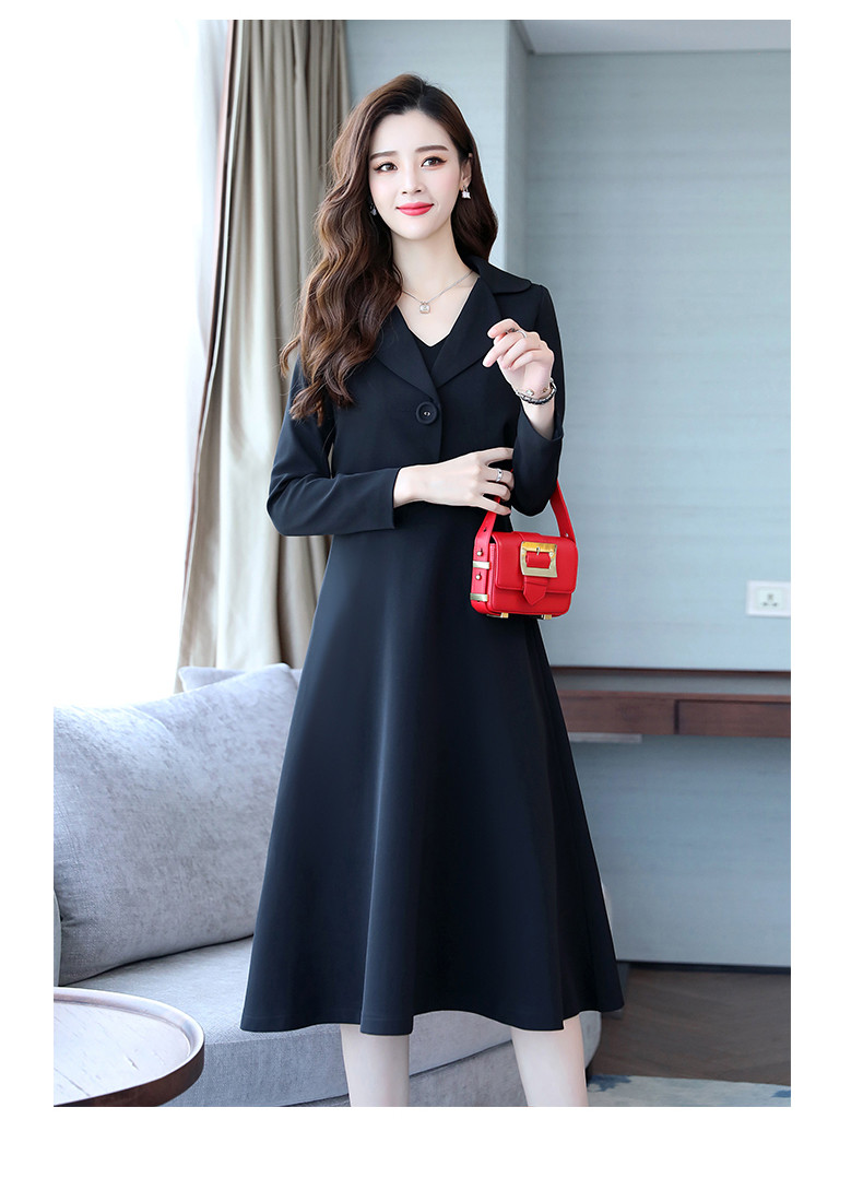 最新款女士秋装图片，小巷深处的时尚秘境展示